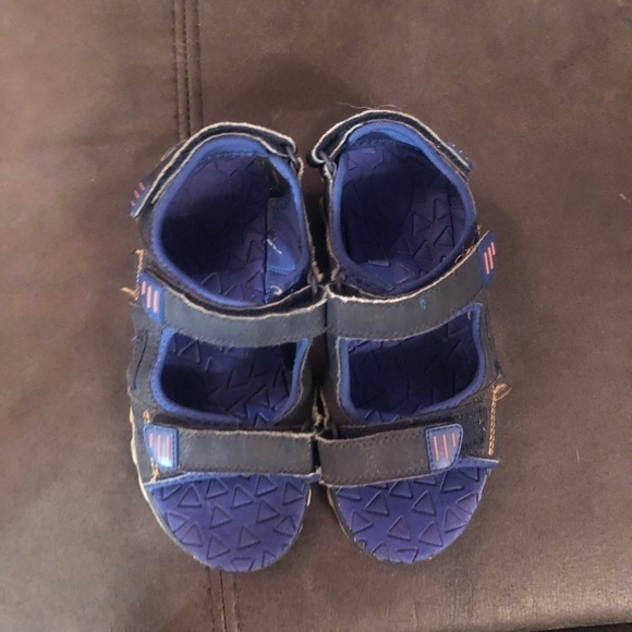 2 for $10 Velcro Strap Sandals Size 4 - Picture 2 of 5